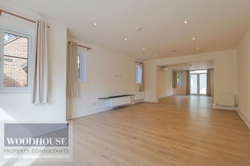 Property photo 3 of 53