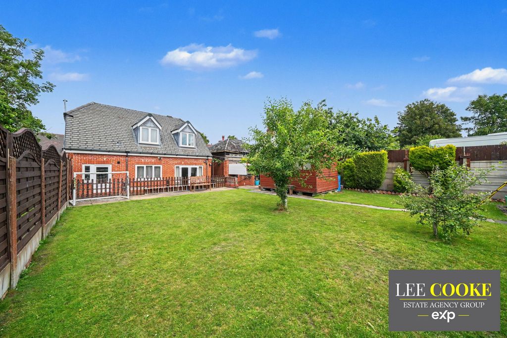 Property photo 1 of 32