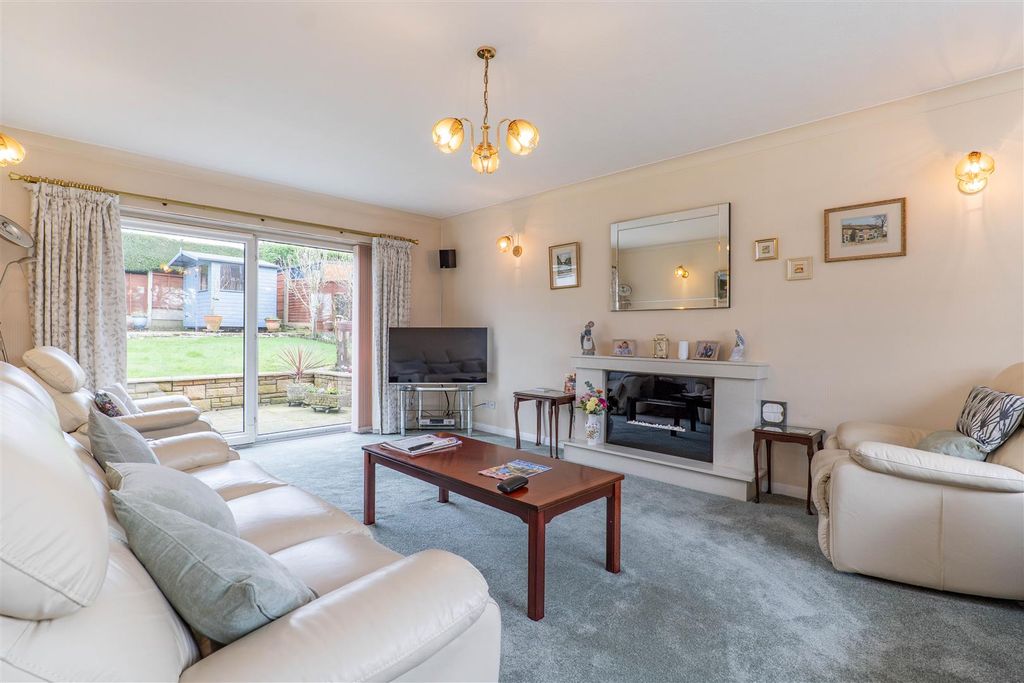 Property photo 2 of 29 Lounge