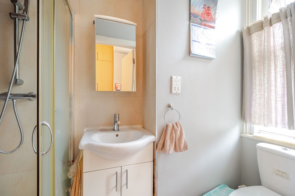 Property photo 3 of 7 1366027-7-68Ecc5B...