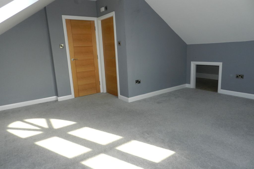 Property photo 3 of 12 1421243