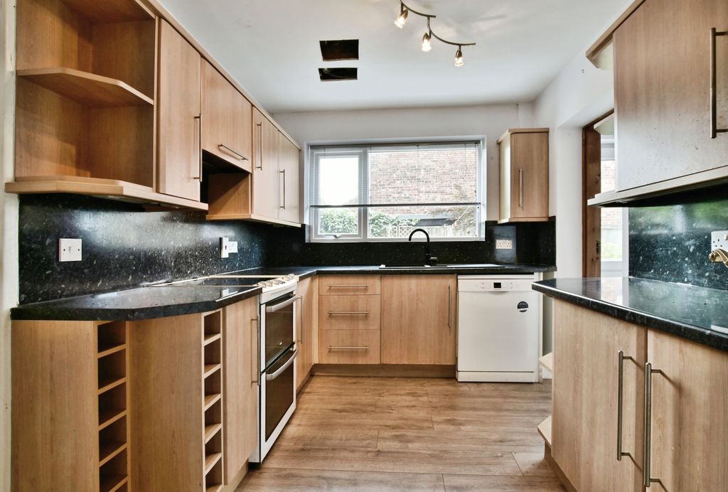 Property photo 2 of 20 Kitchen