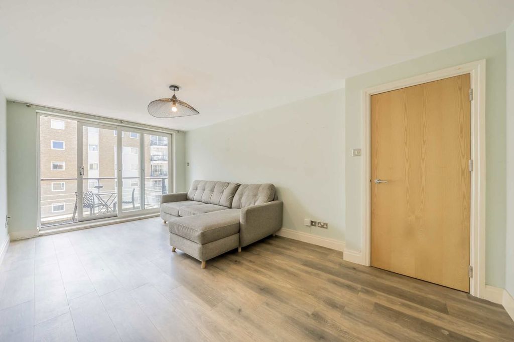 Property photo 3 of 6