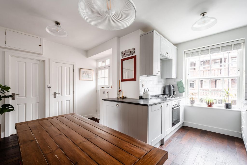 Property photo 2 of 14 Kitchen