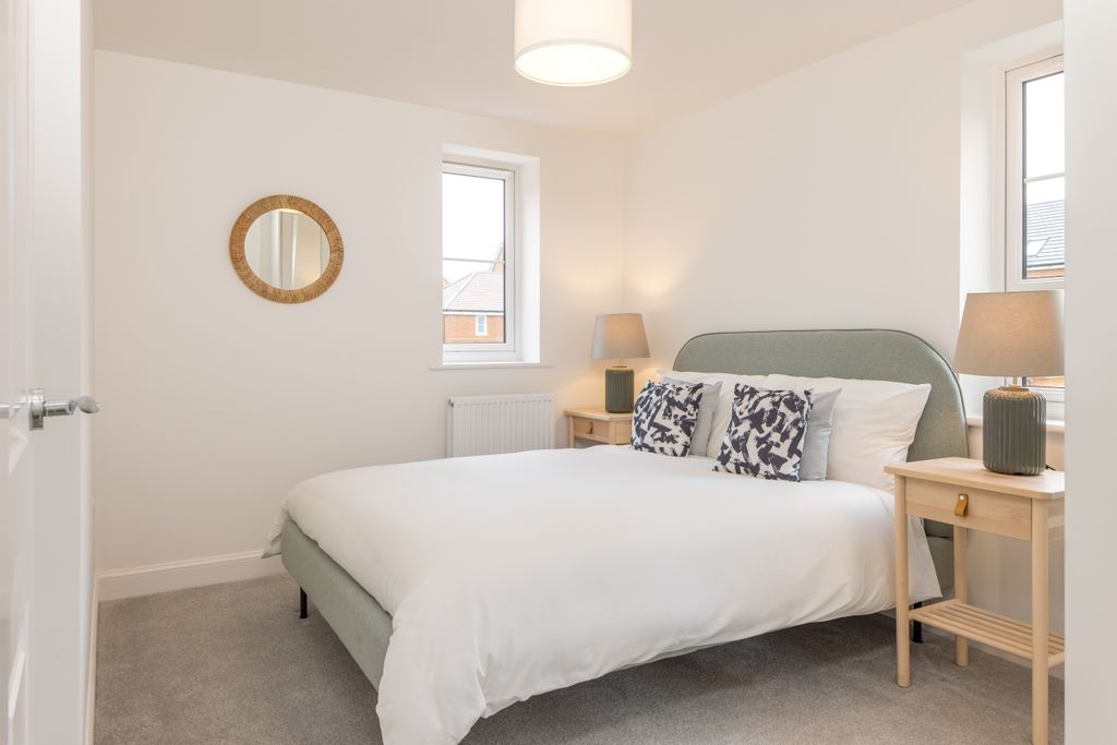 Property photo 3 of 4 Dual Aspect Bedroom In The Loughton