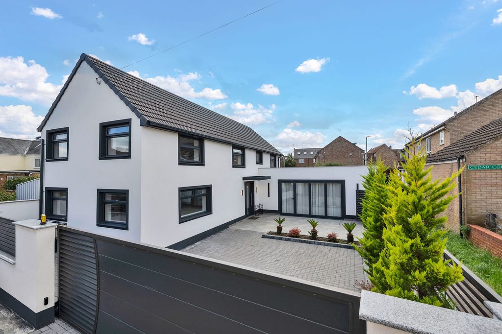 Property photo 1 of 16