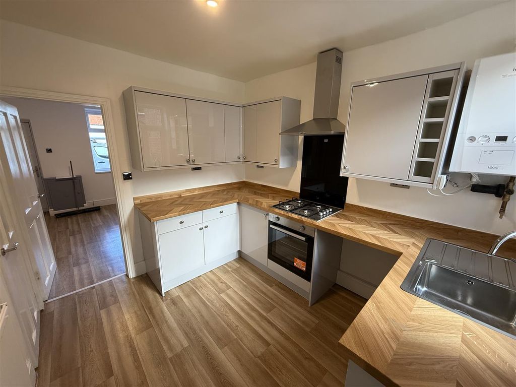 Property photo 3 of 9 Kitchen1.Jpeg