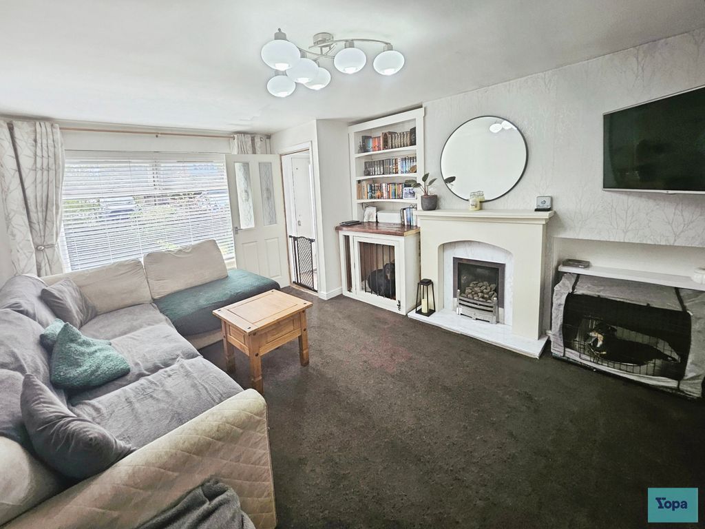 Property photo 2 of 19 Lounge
