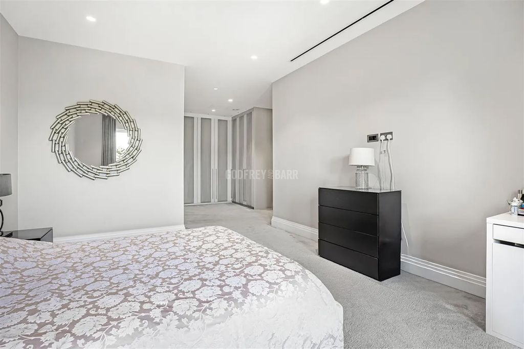 Additional image 17 of 3 bed flat to rentCockfosters Road, Hadley Wood EN4