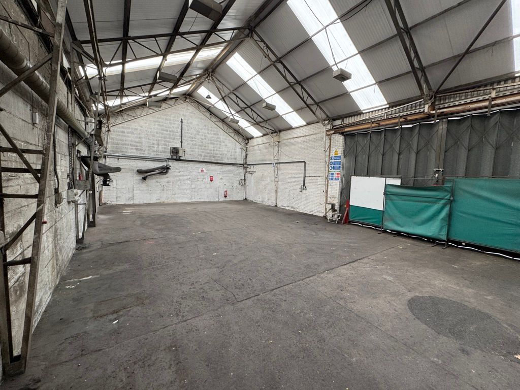 Property photo 3 of 7 Photo 6