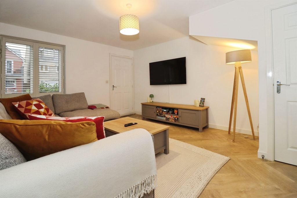 Property photo 2 of 20