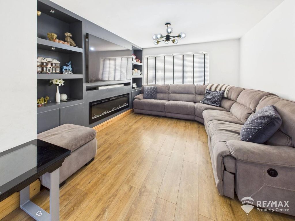 Property photo 3 of 20 Lounge.Jpg