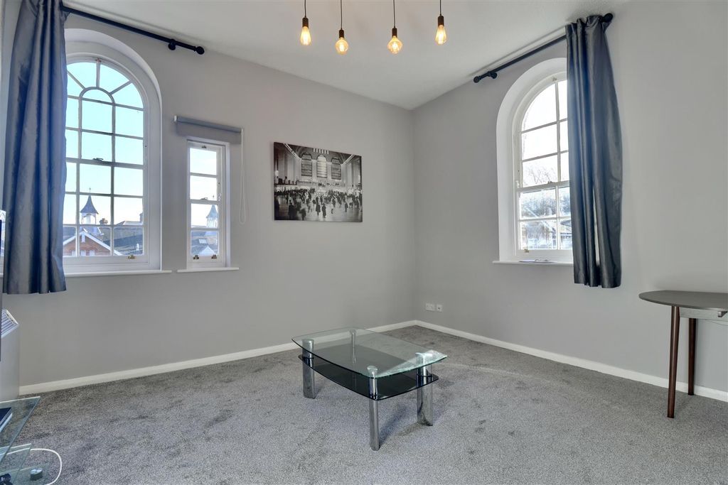 Property photo 2 of 8 46367B31-3A1B-4556-B099-00300864153C_1_201_A.Jpeg