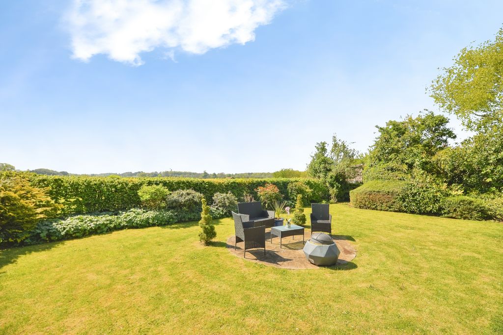 Property photo 3 of 17 Large Garden