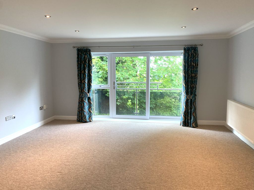 Property photo 2 of 13 Lounge