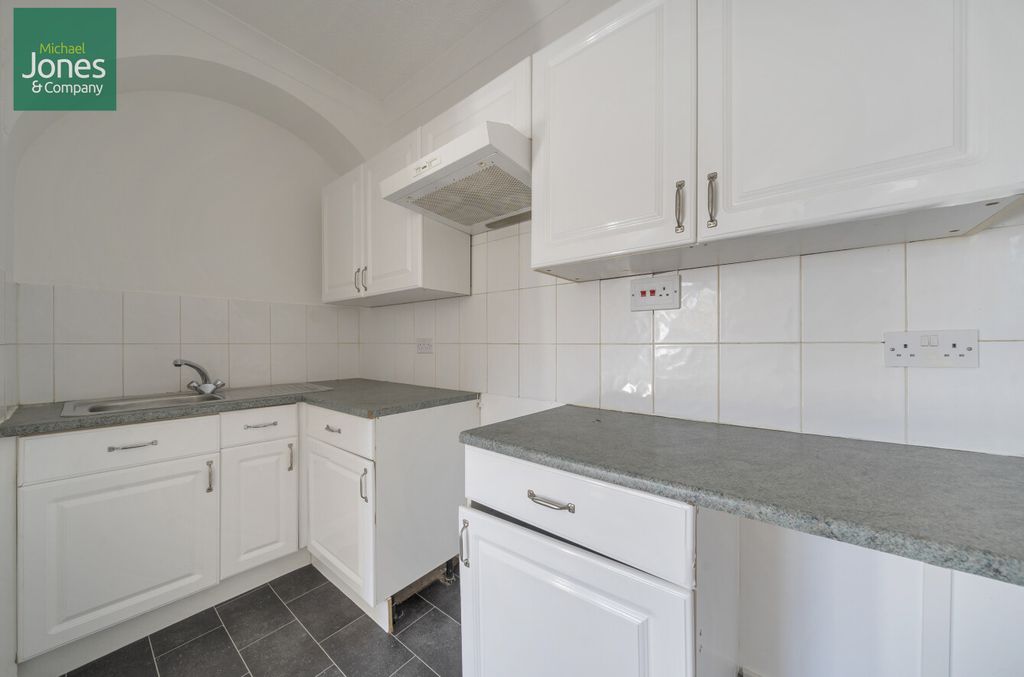 Property photo 3 of 9 Kitchen