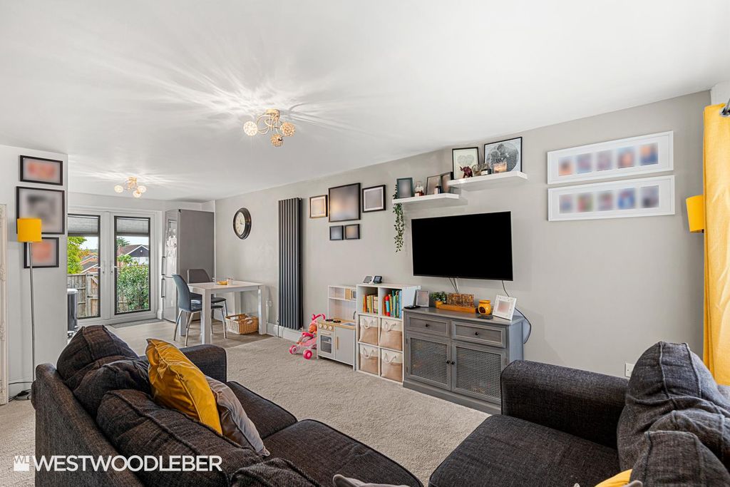 Property photo 3 of 22 Highwoodroad_10.Jpg