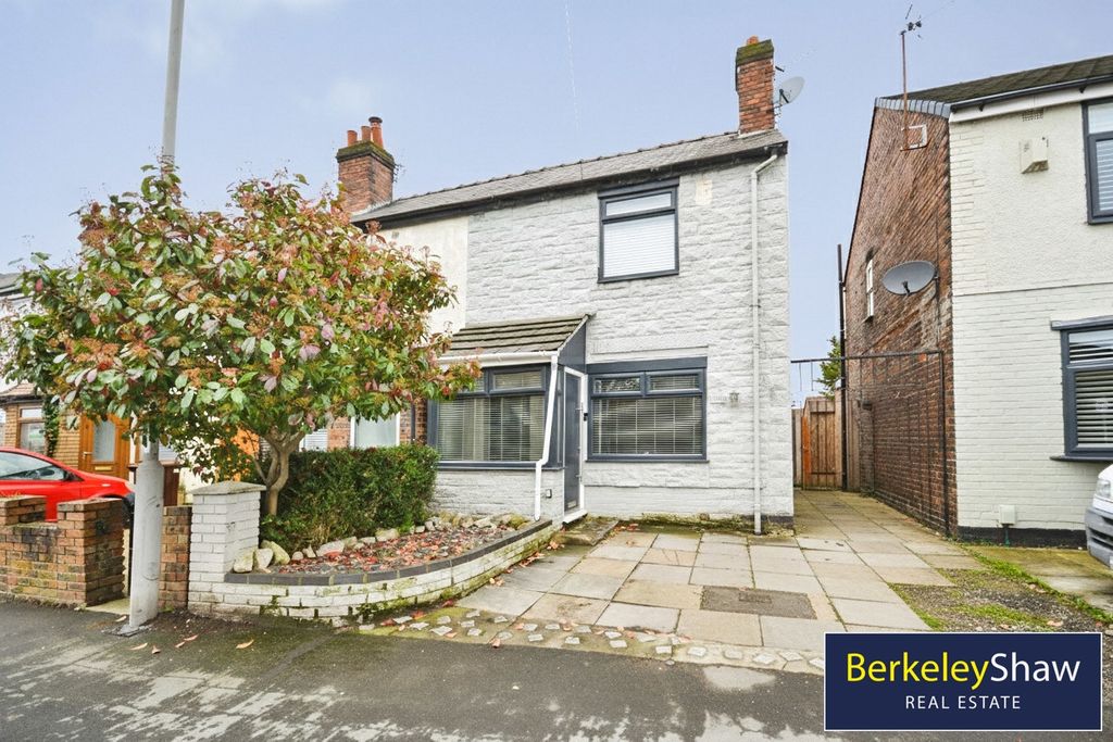 Property photo 1 of 17 External