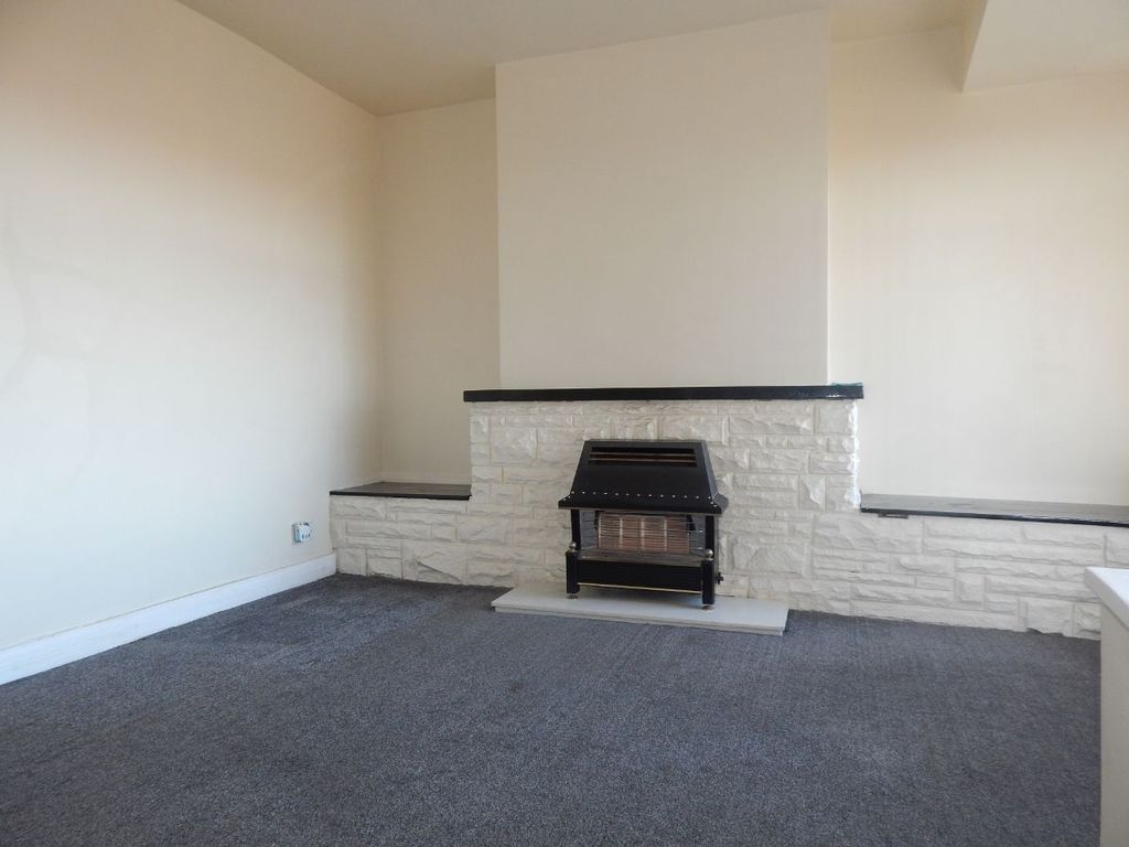 Property photo 1 of 16 Living Room