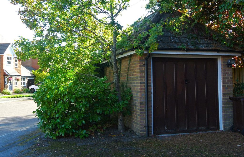 Property photo 2 of 19 Garage.Jpg