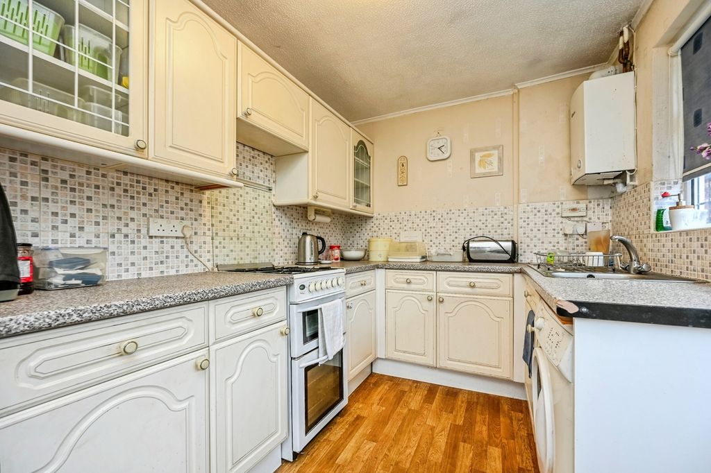 Property photo 2 of 8 Kitchen