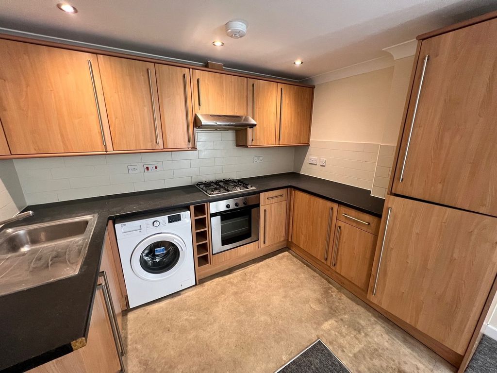 Property photo 3 of 6