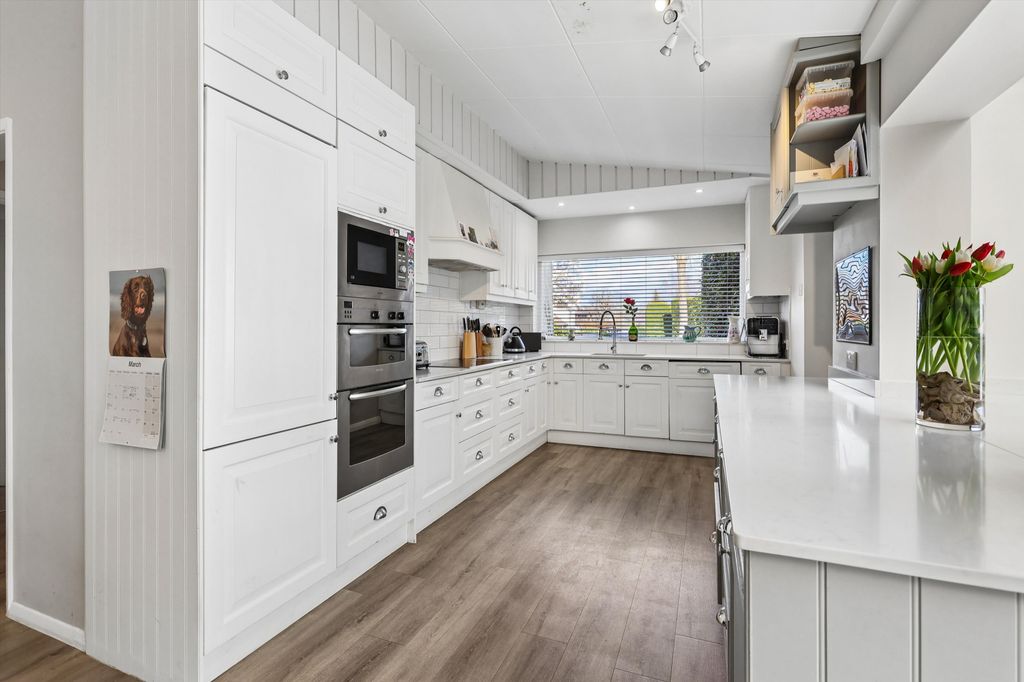 Property photo 2 of 17 Image