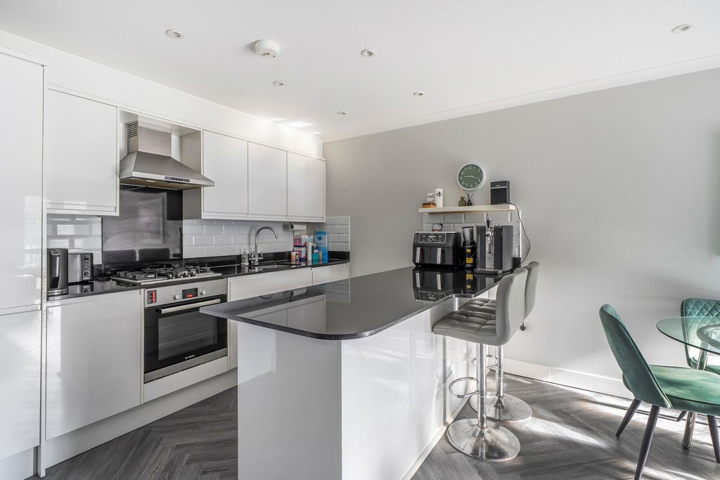 Property photo 3 of 16 1521857-9-6Aaa541...