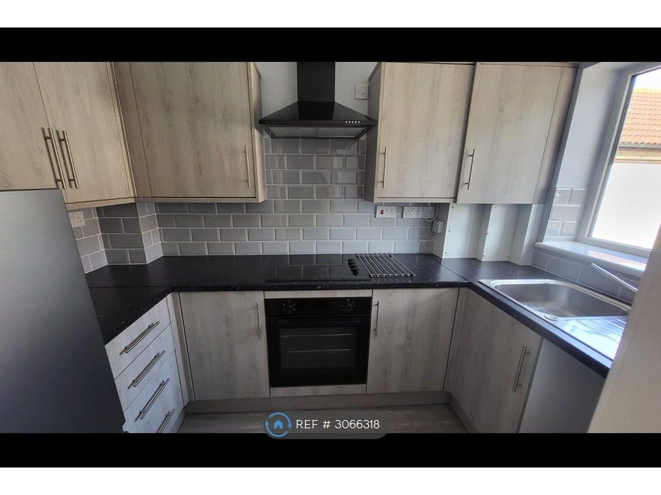 Property photo 3 of 14 Kitchen