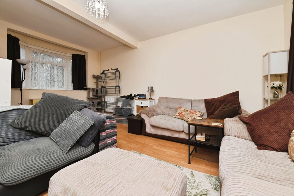 Property photo 2 of 13 Lounge