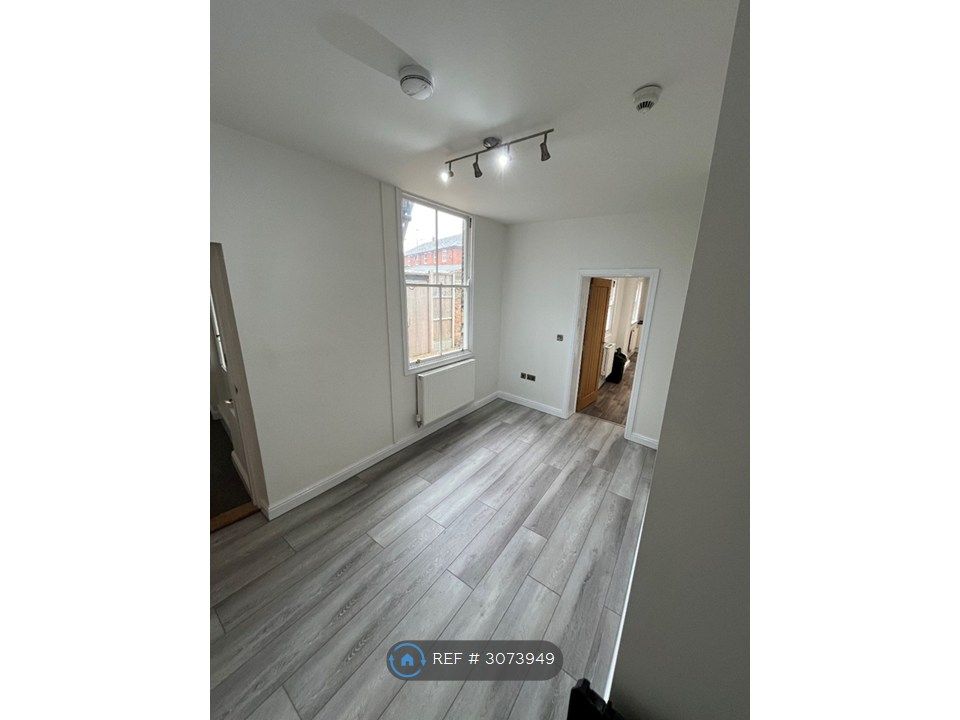 Property photo 1 of 4 Lounge Area