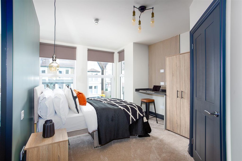 Property photo 1 of 15 150 York Road (1 Of 95).Jpg