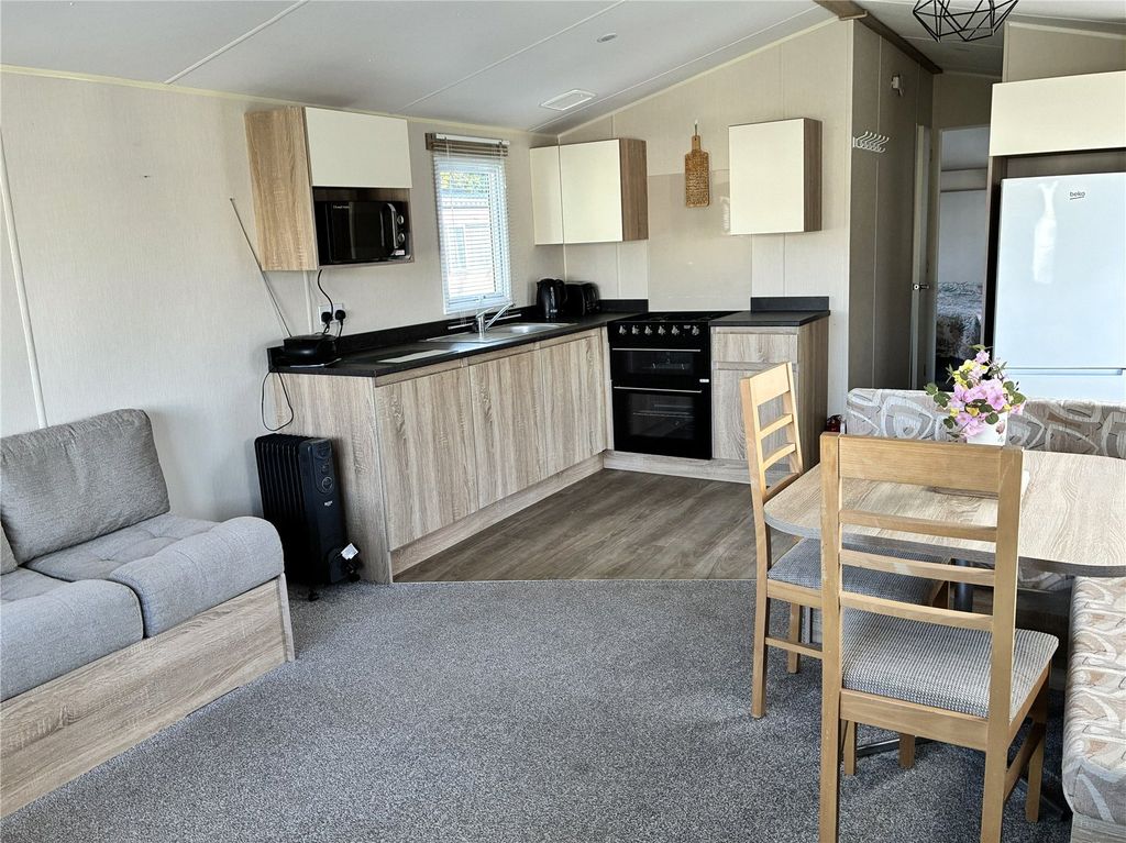 Property photo 3 of 10 Picture No. 06