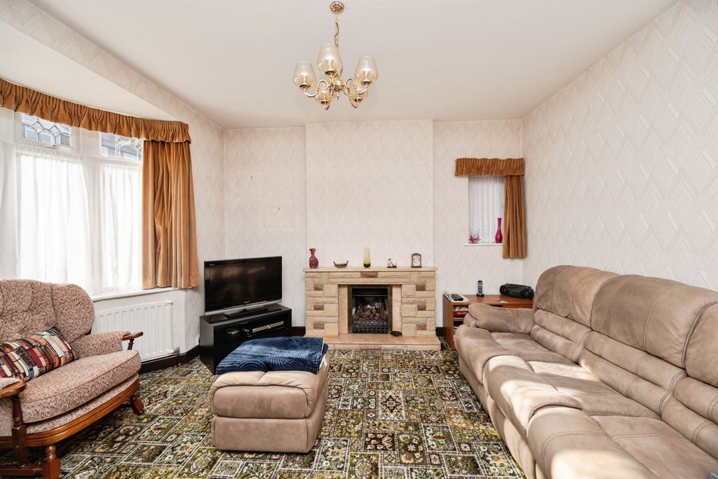 Property photo 2 of 27 Pbox-Img.Jpg