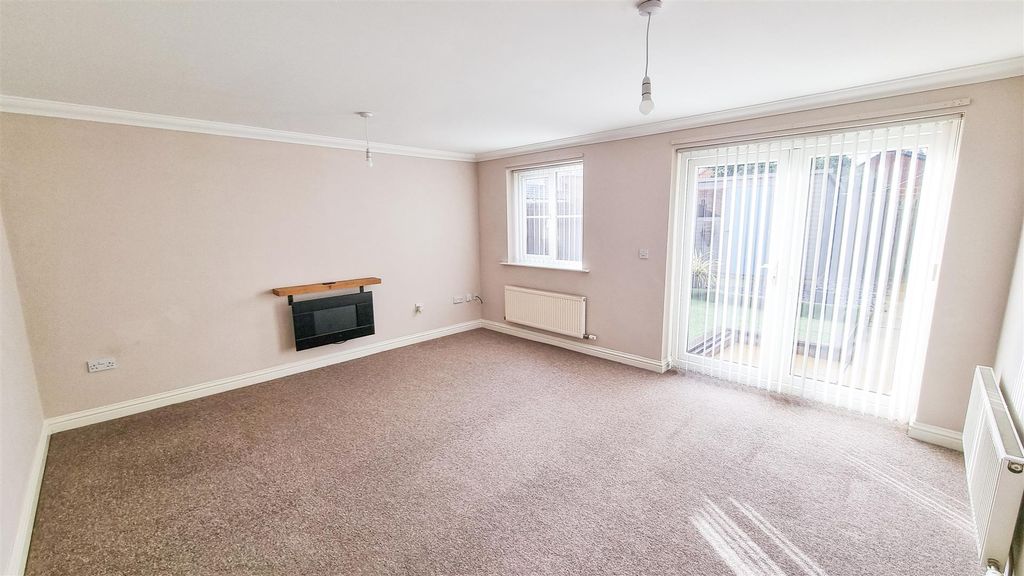 Property photo 2 of 11 Lounge/ Dining Room