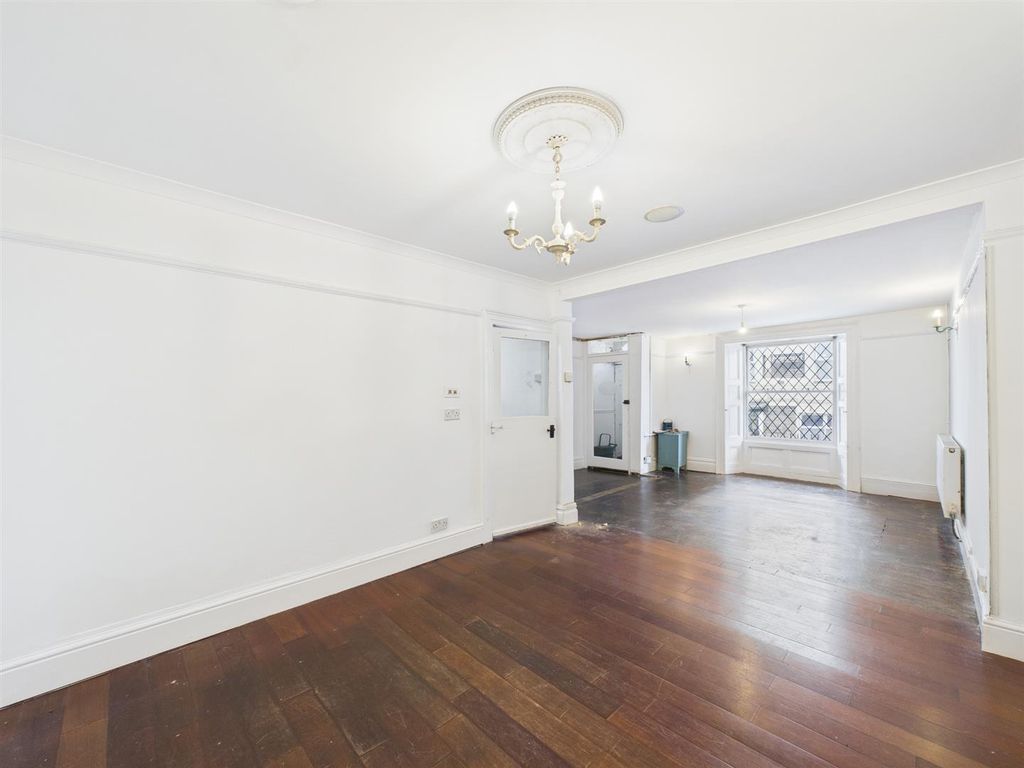 Property photo 3 of 19 Lounge/Diner