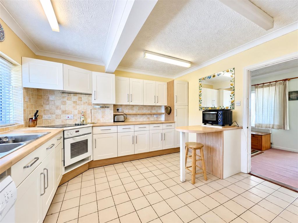 Property photo 2 of 23