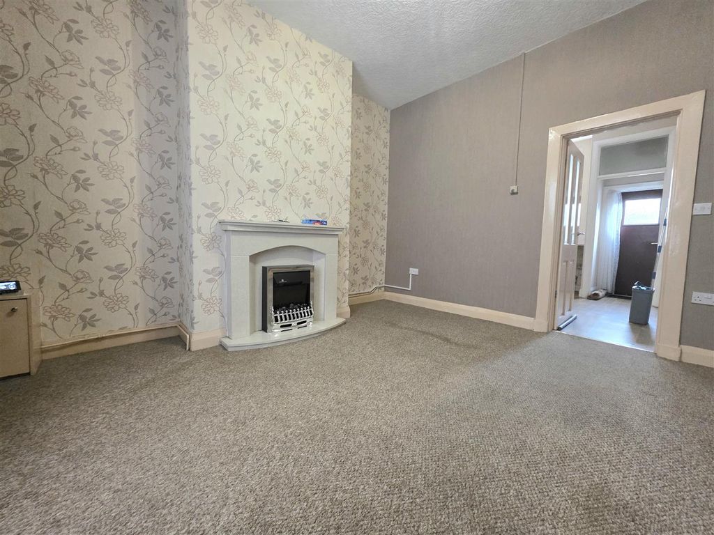 Property photo 1 of 11 Lounge