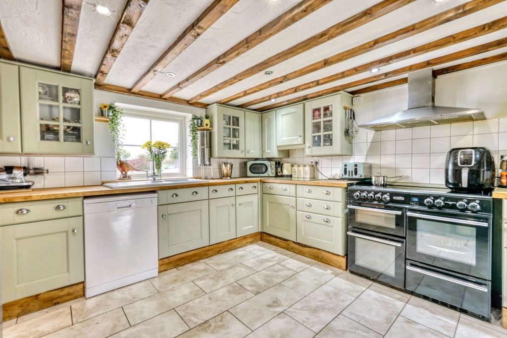 Property photo 2 of 29