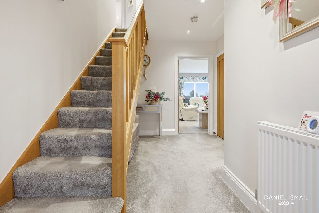 Property photo 2 of 39