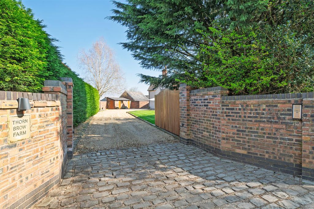 Property photo 2 of 28 5