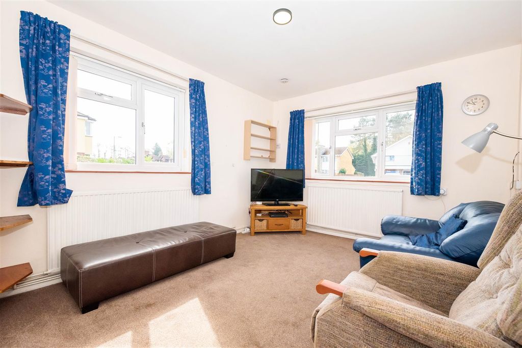 Property photo 3 of 11 Lounge