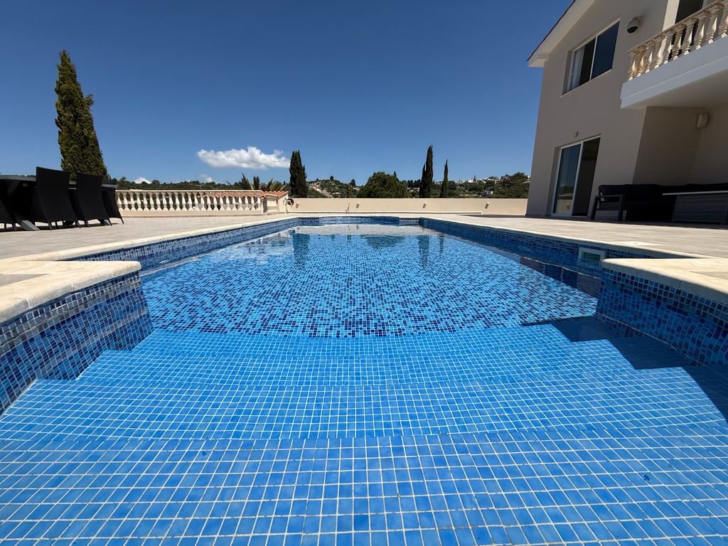 Property photo 2 of 48