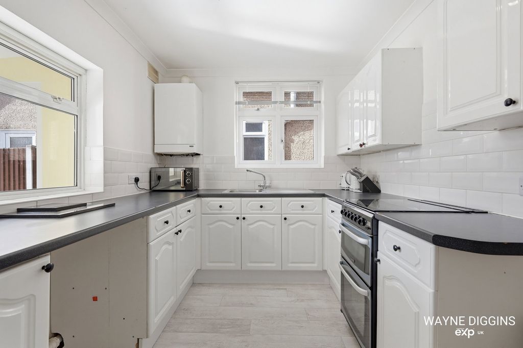 Property photo 3 of 26