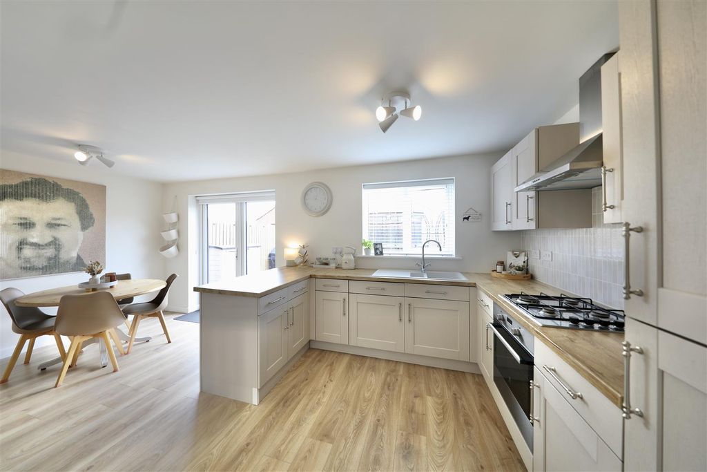 Property photo 2 of 23 Kitchen Diner