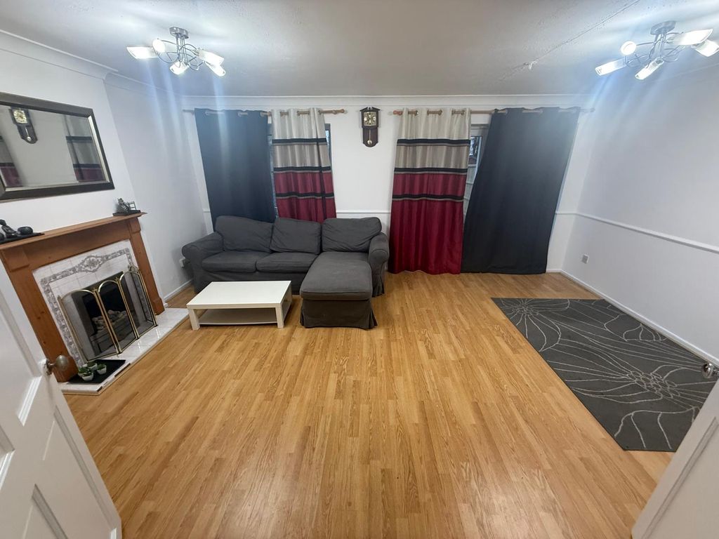 Property photo 2 of 5