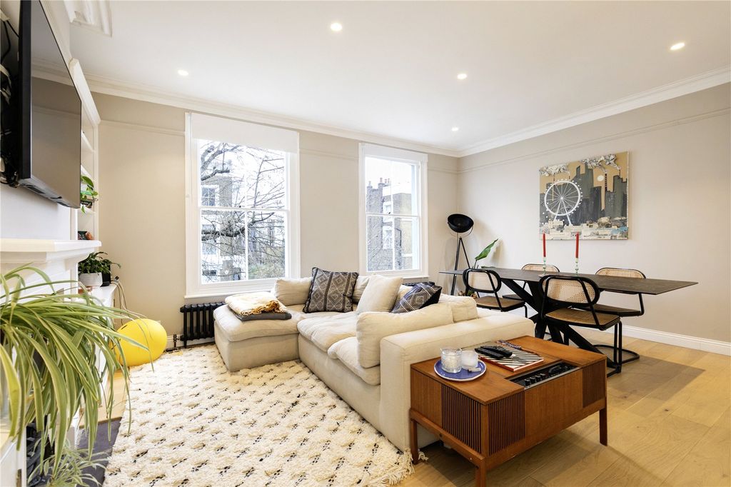 Property photo 1 of 19 Reception