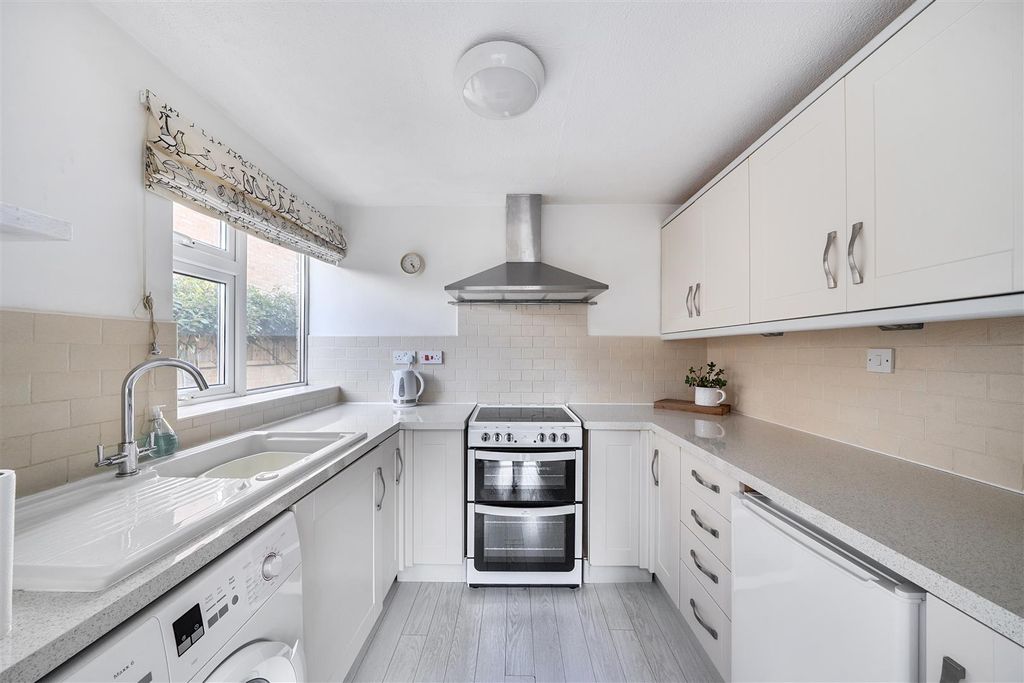 Property photo 2 of 16 Kitchen