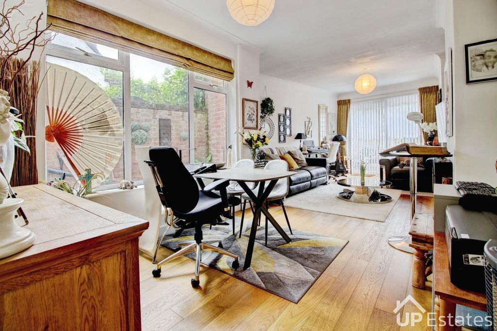 Property photo 2 of 18
