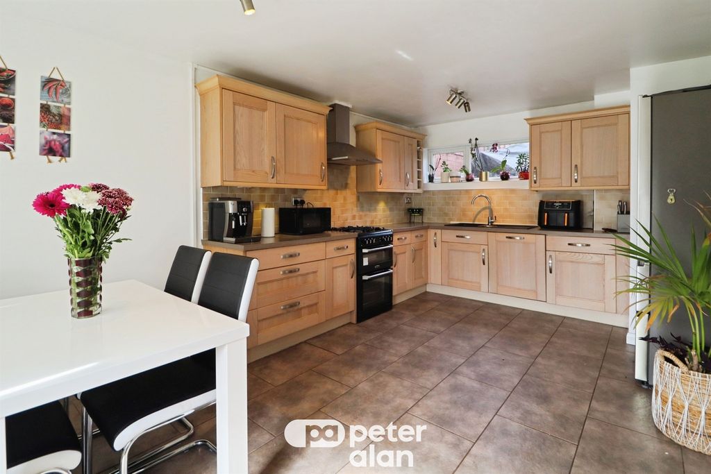 Property photo 2 of 27